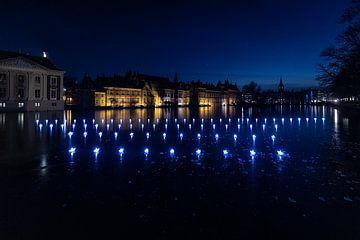 the hague highlights, voyage safe haven lichtjes van origami bootjes op de hofvijver