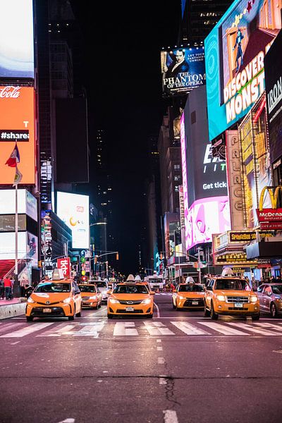 Yellow Cap New York | Avond | New York Taxi | Times Square | Art print van Mascha Boot