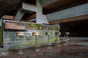 Discontinued bar in school canteen by Tim Vlielander