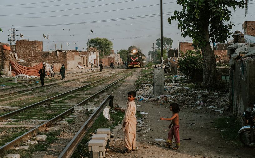 Pakistan | Spoorlijn in Lahore van Jaap Kroon