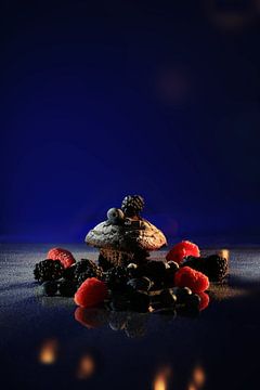 Brownie with red fruit by Diana van Geel