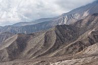 Bruin rotsachtig gebergte in de Himalaya | Nepal van Photolovers reisfotografie thumbnail