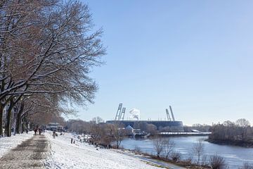 Snow-covered Osterdeich with Weser Stadium