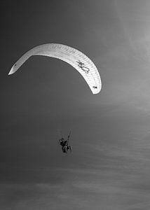 Gleitschirmflieger an der Nordsee