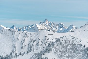 Ritzler Bergbahn in de winter met sneeuw van Leo Schindzielorz