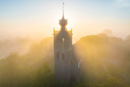 Sebastianuskerk Noordwolde in de Mist van Droninger