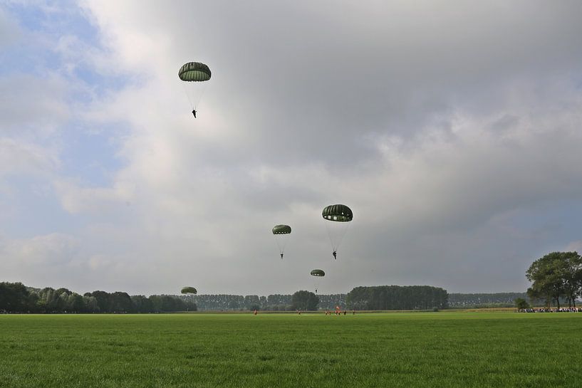 Parachutisten van Jeroen Koppes