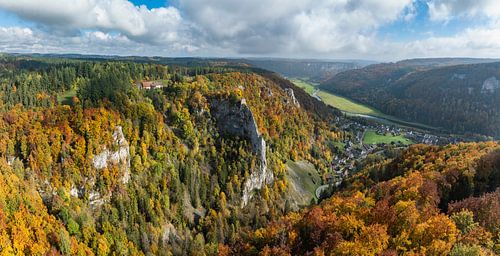 Kasteel Hausen in de vallei