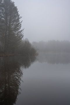Fine art landscape of a lake in the mist by John van de Gazelle fotografie