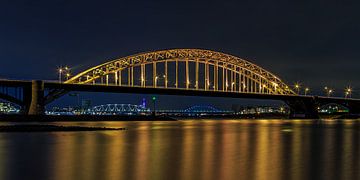 Waalbrug Nijmegen bei Nacht - 1