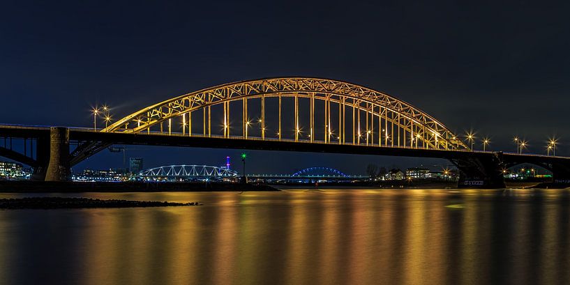 Waalbrug Nijmegen by Night - 1 van Tux Photography