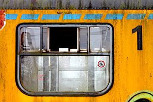 Oude vervallen trein (4 van 4) van Jeroen Gutte