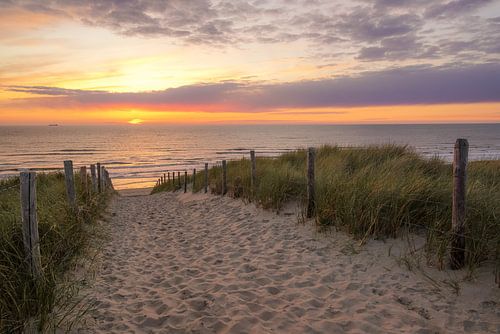 Strandopgang aan zee