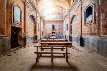 église colorée abandonnée