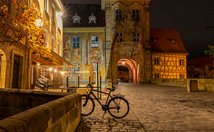 Obere Brücke in Bamberg bei Nacht, Oberfranken, Bayern, Deutschland, Europa
