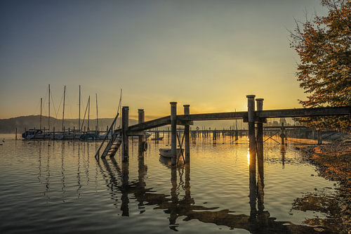 Überlingensee bij Bodman met steiger en voor anker liggende boten - Bodenmeer