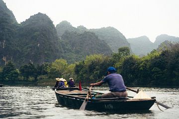 Boat Vietnam Ninh Binh by Stijn van Straalen