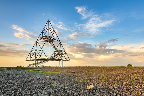Tetrahedron Bottrop in the evening light