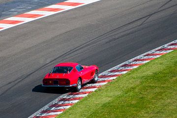 Ferrari 275 GTB klassieke sportwagen op Spa Francorchamps van Sjoerd van der Wal