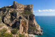 Steilküste und das Mittelmeer - Morro Falquí von Adriana Mueller Miniaturansicht
