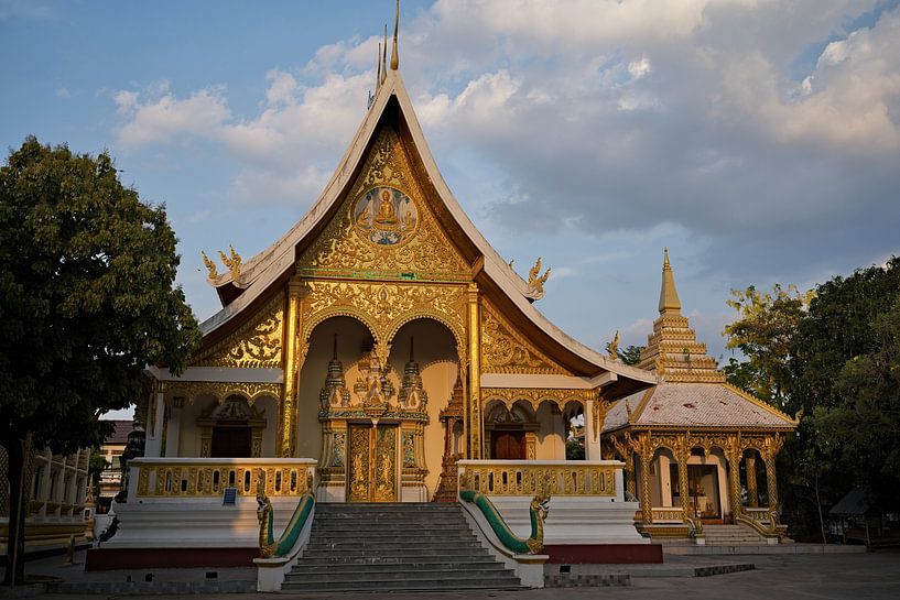 The refinement of Wat Yai Xayaphoum by Frank Photos