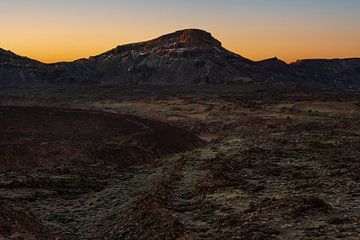 Vulkanlandschaft bei Sonnenaufgang – Nationalpark El Teide von Nynke Altenburg