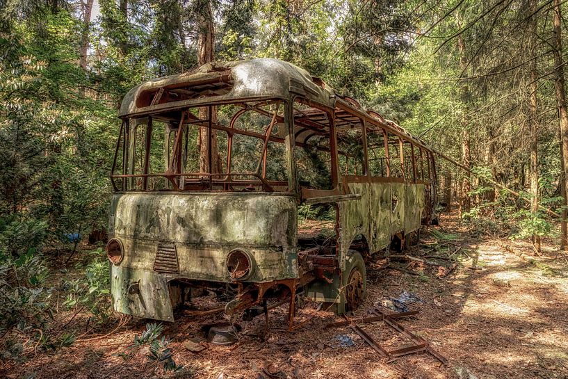Urbex bus van Marian van der Kallen Fotografie