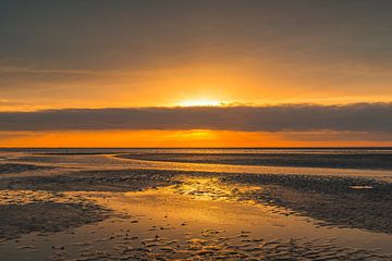Coucher de soleil sur la plage de Schiermonnikoog en fin de journée sur Sjoerd van der Wal Photographie