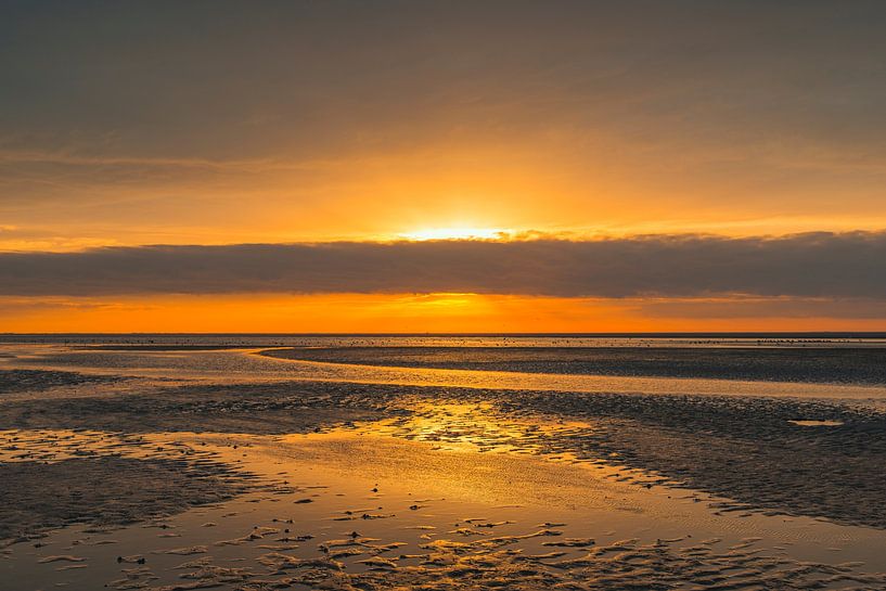 Sonnenuntergang am Strand von Schiermonnikoog am Ende des Tages von Sjoerd van der Wal Fotografie