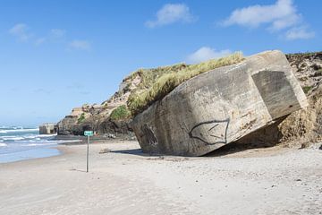 Bunker op strand Løkken van Sander Groenendijk