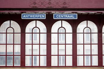 Station Antwerpen van Jolanda van Eek en Ron de Jong