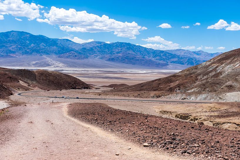 View of the mountains of Death Valley National Park in America by Linda Schouw