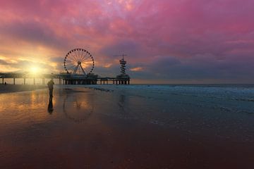 Schöner Herbst-Sonnenuntergang am Scheveningen Pier von Rob Kints