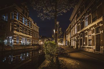 Oude Rijn Leiden in de avond