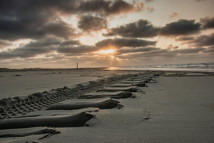 trace in the sand by Arie Jan van Termeij