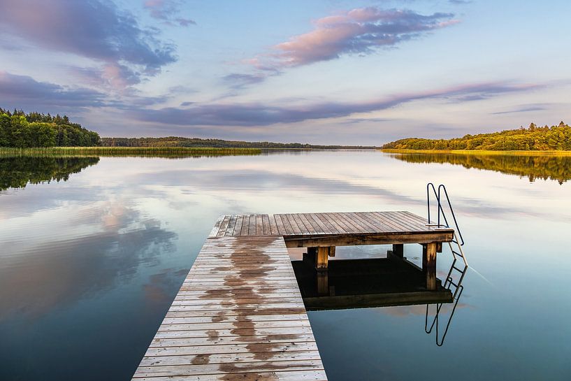 Ponton de baignade à Seedorf am Schaalsee au lever du soleil par Rico Ködder