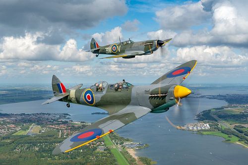 Spitfires boven het Veluwemeer van Planeblogger