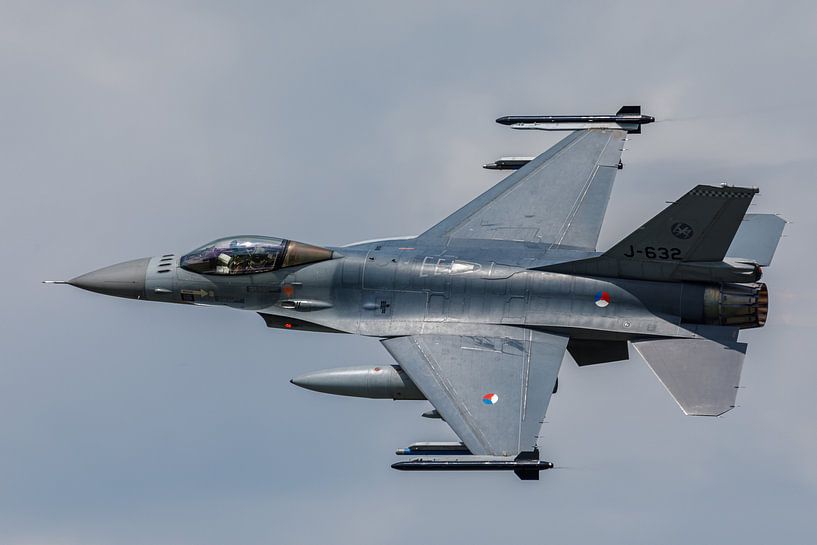 F-16 van de Koninklijke Luchtmacht in het zonlicht van Arjan van de Logt