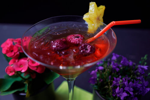 Rum ontmoet citroen framboos en sinaasappel. Heerlijke en fruitige cocktails geserveerd in een glas