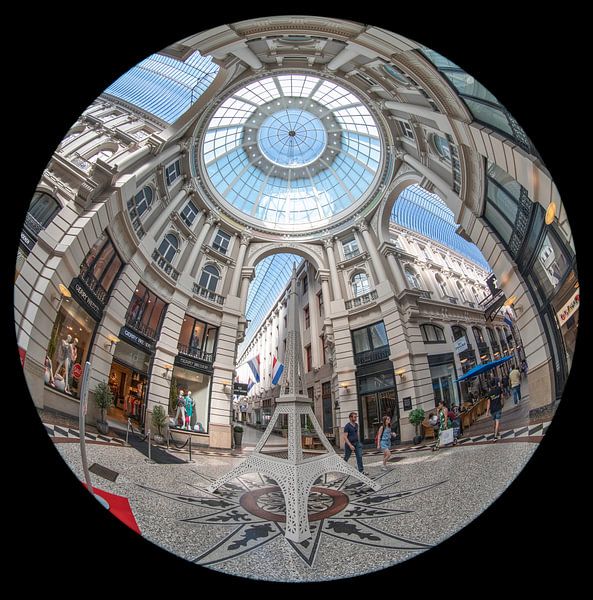Passage à La Haye. Photo de Fisheye (rond) par Herman van Heuvelen