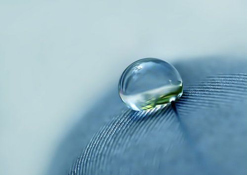 Denim Droplet (Druppel in Denim) van Caroline Lichthart