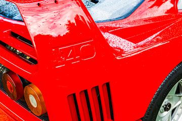 Ferrari F40 supercar in rood achteraanzicht