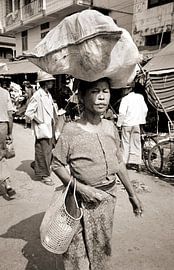 Old Woman - Analoge Fotografie! von Tom River Art