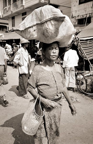 Old Woman - Analoge Fotografie! von Tom River Art