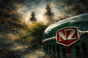 Oldtimer eingebettet in urbane Abstraktion