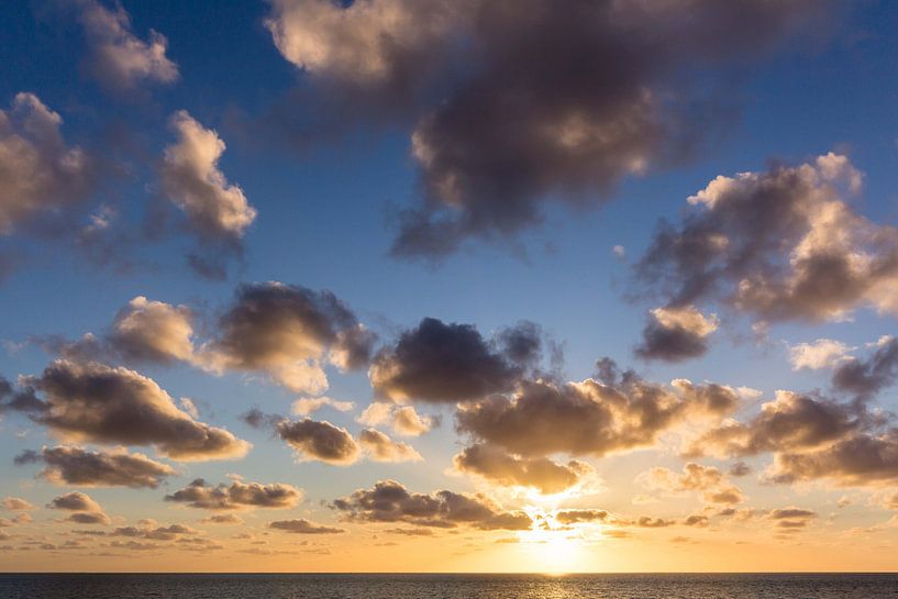 Zonsondergang aan het strand van John Monster