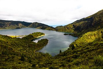 Lagoa do Fogo van Sven van Rooijen