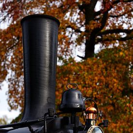 Stoomlocomotief in herfst & koper sferen van Surreal Media