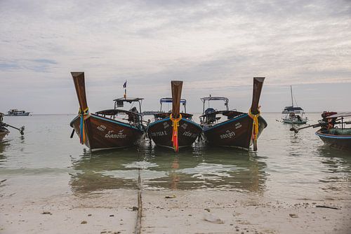 Kleurrijke Bootjes in de Wateren van Koh Lipe