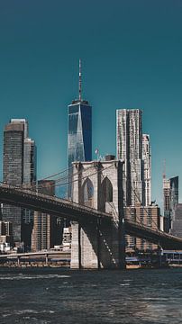 Morning walk along the East River by Endre Lommatzsch